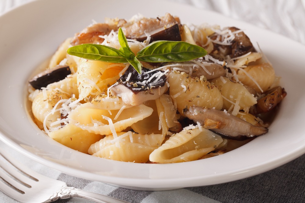 Conchiglioni with porcini mushrooms